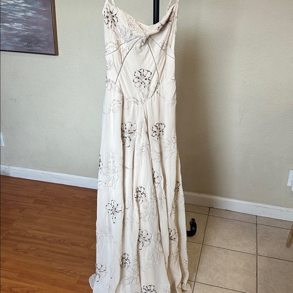 HOUSE OF CB 'Seren' Vanilla Embroidered Hand Beaded Floral Maxi Dress NWOT sz S - Picture 9 of 14